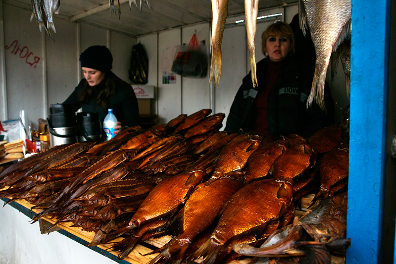 fishmongers_on_road